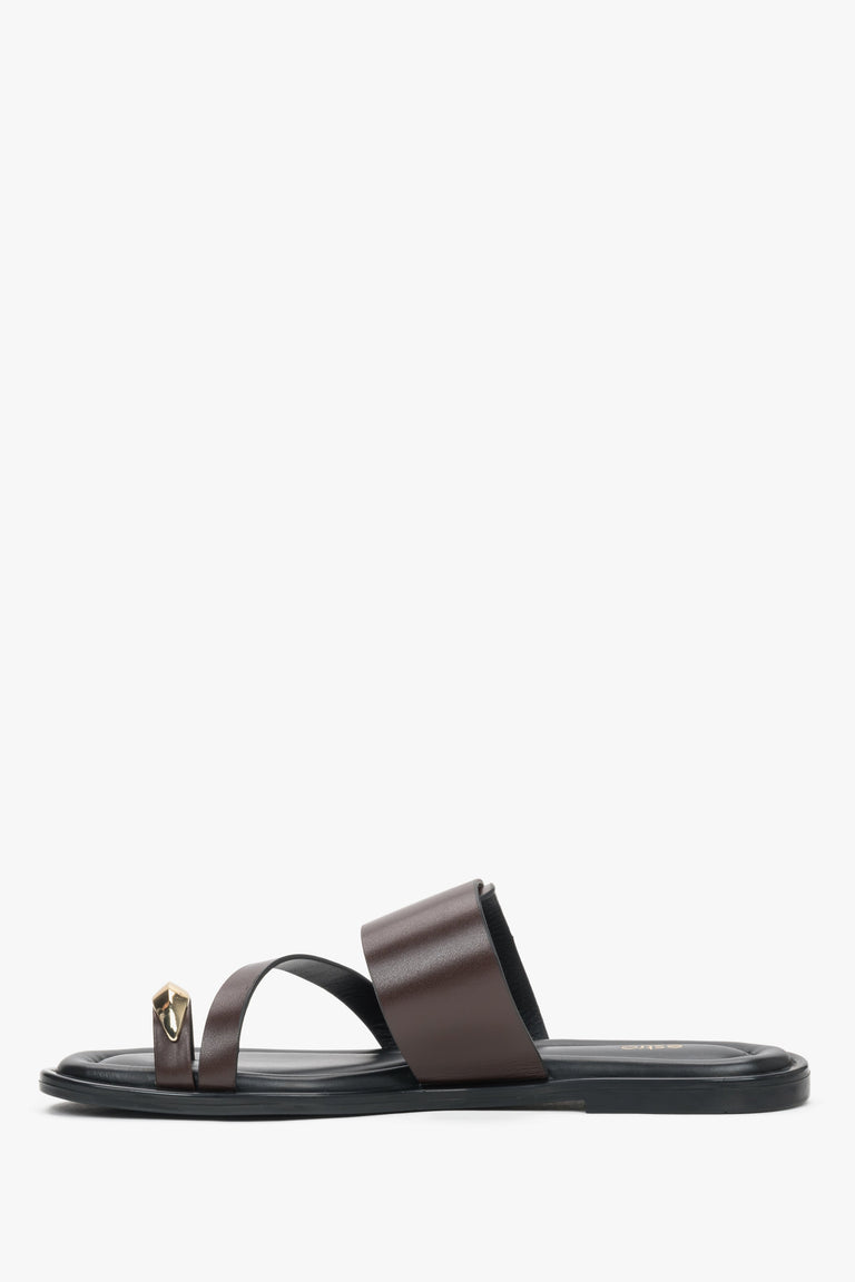 Slip-on women’s mules showcasing a flat, flexible TPU sole and precise finishing of the leather insole.