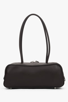 Dark brown leather bag Estro with a modern design. An ideal accessory for urban outfits.