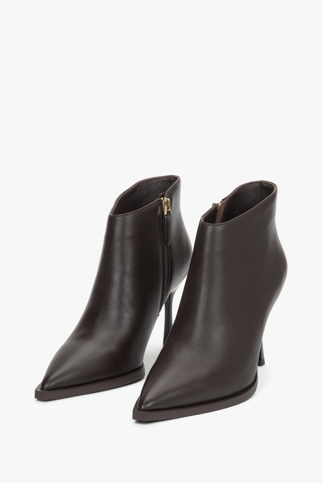 Estro women’s ankle boots, low dark brown, high-heeled, in genuine leather with a pointed toe.