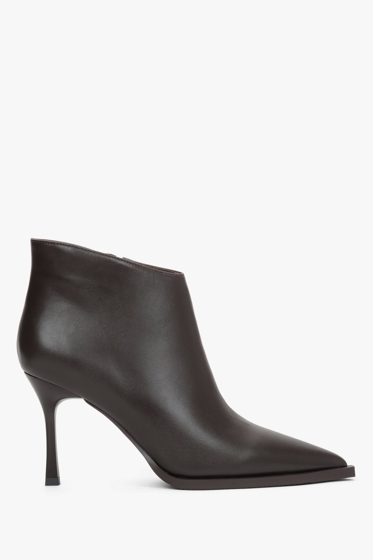 Women’s low dark brown high-heeled ankle boots in genuine leather with a pointed toe Estro.