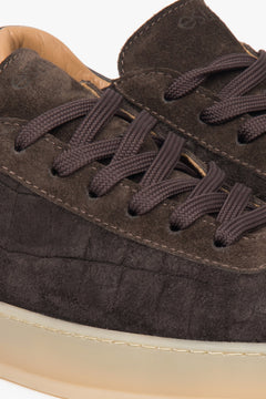 Sneakers by Estro, made of dark brown Italian premium velour.