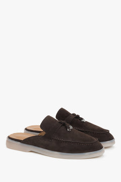Dark brown women’s mules made of soft natural velour.