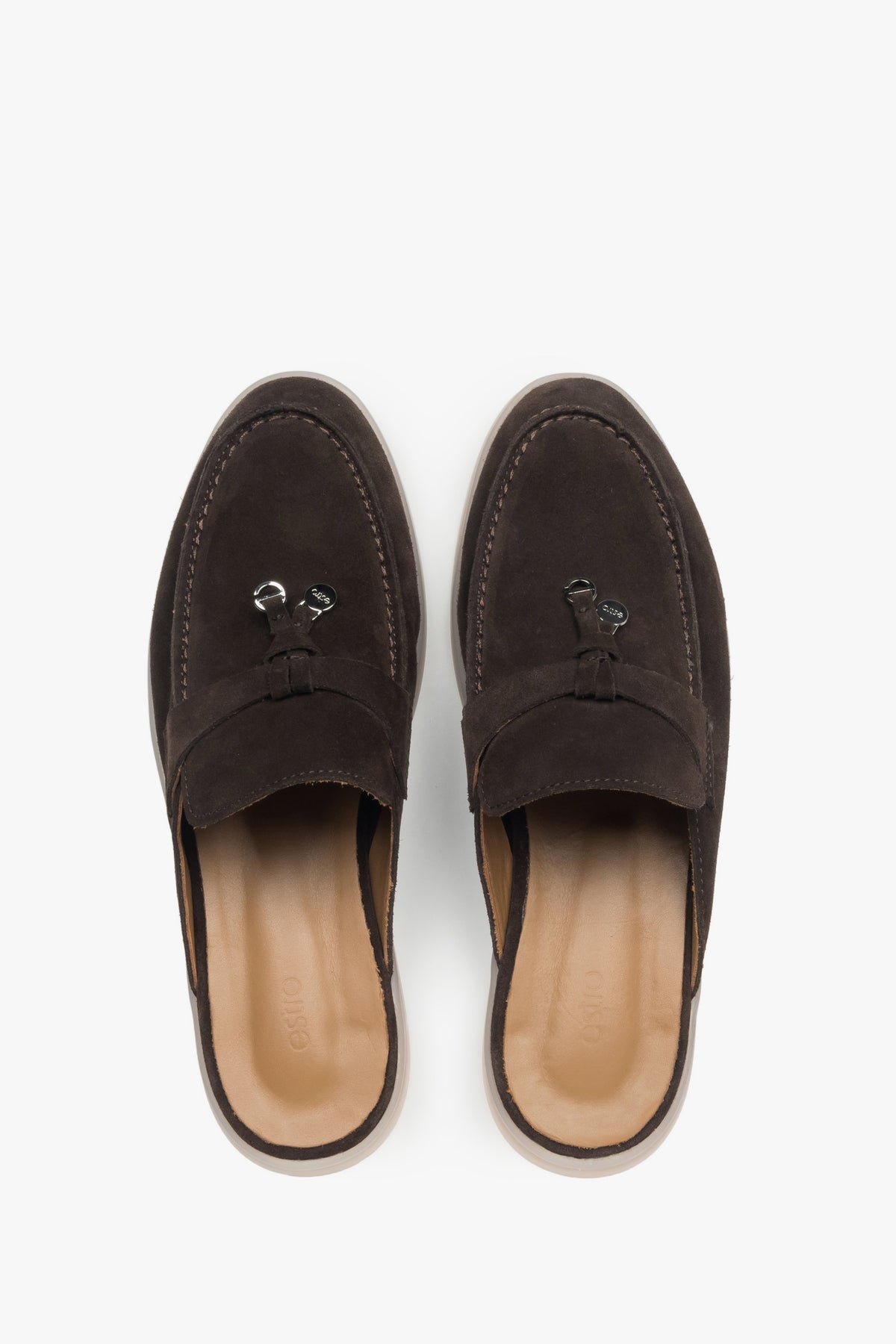 Estro women’s mules, dark brown, made of soft natural velour.