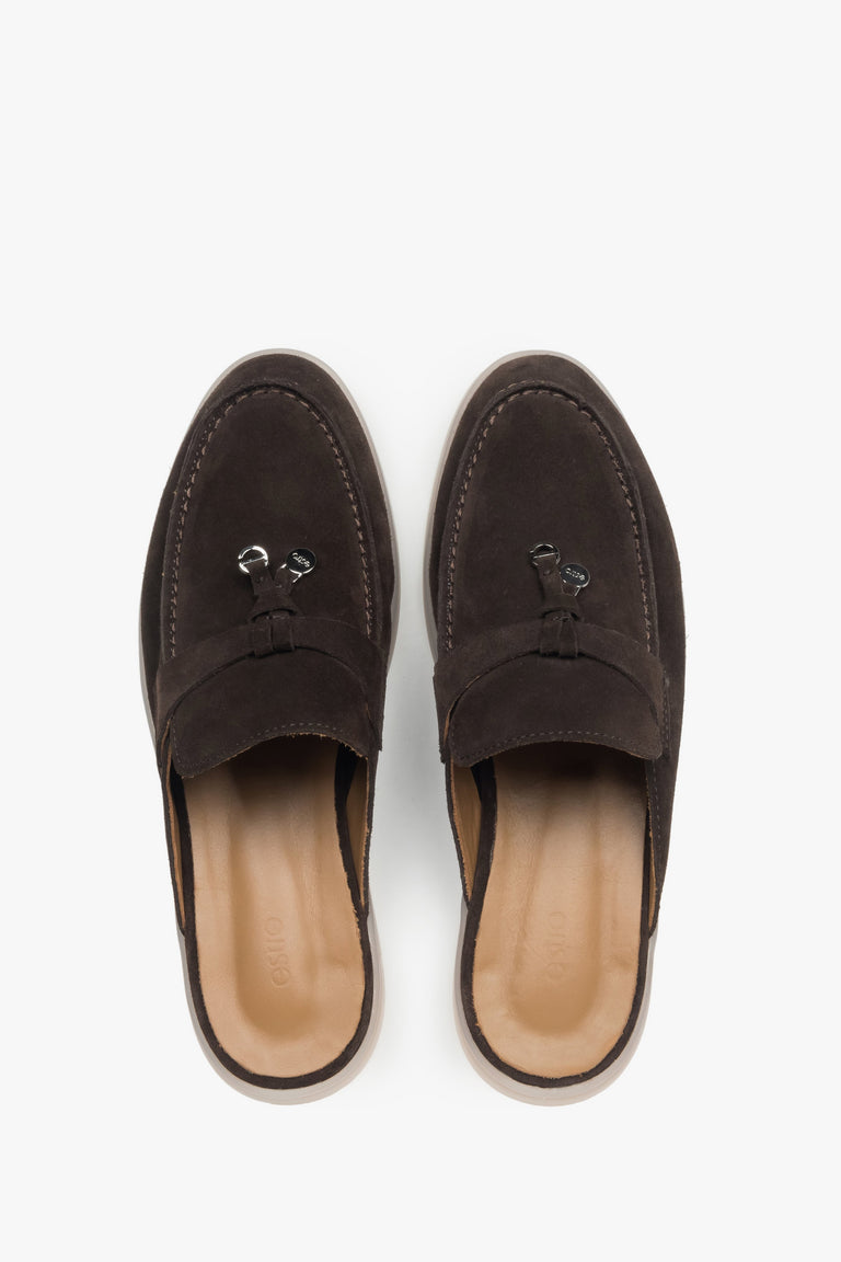 Estro women’s mules, dark brown, made of soft natural velour.