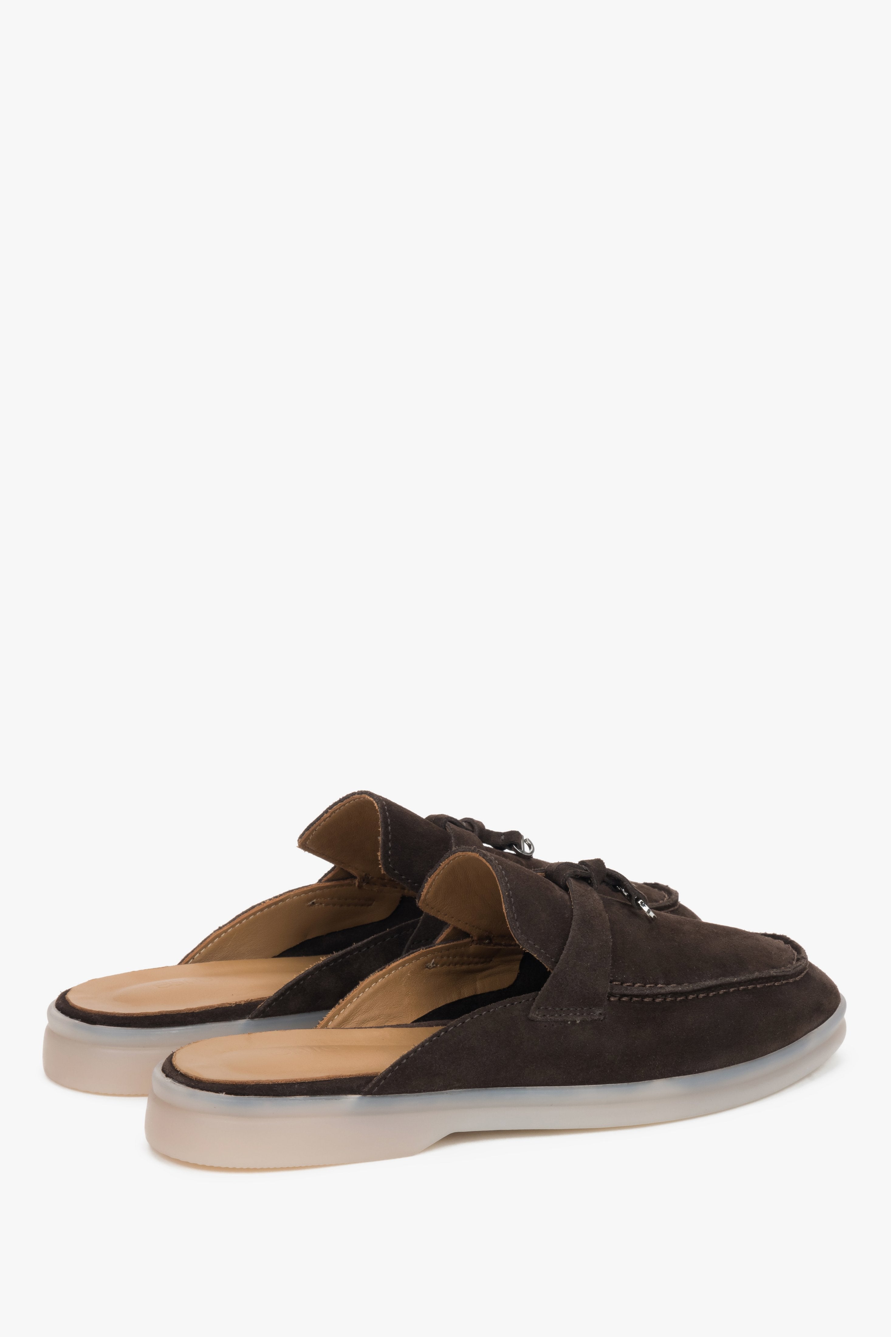 Dark brown Estro women’s mules made of soft natural velour.