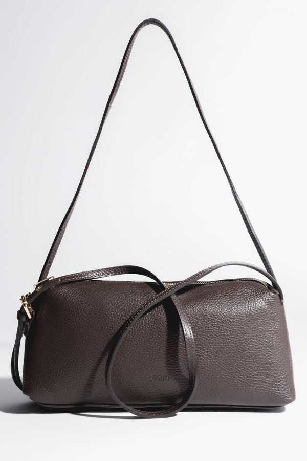 Women's Dark Brown Oblong Shoulder Bag made of Pebbled Italian Leather Estro ER00120579.
