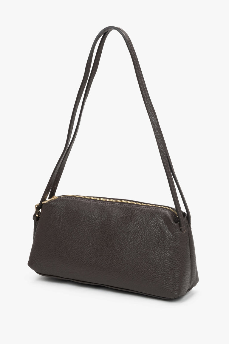 Elegant dark brown women's shoulder bag made of premium Italian pebbled leather.