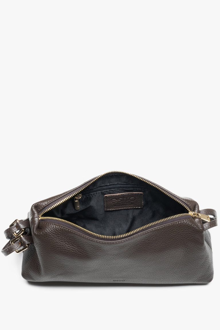 Oblong women's handbag in dark brown made of natural Italian pebbled leather.