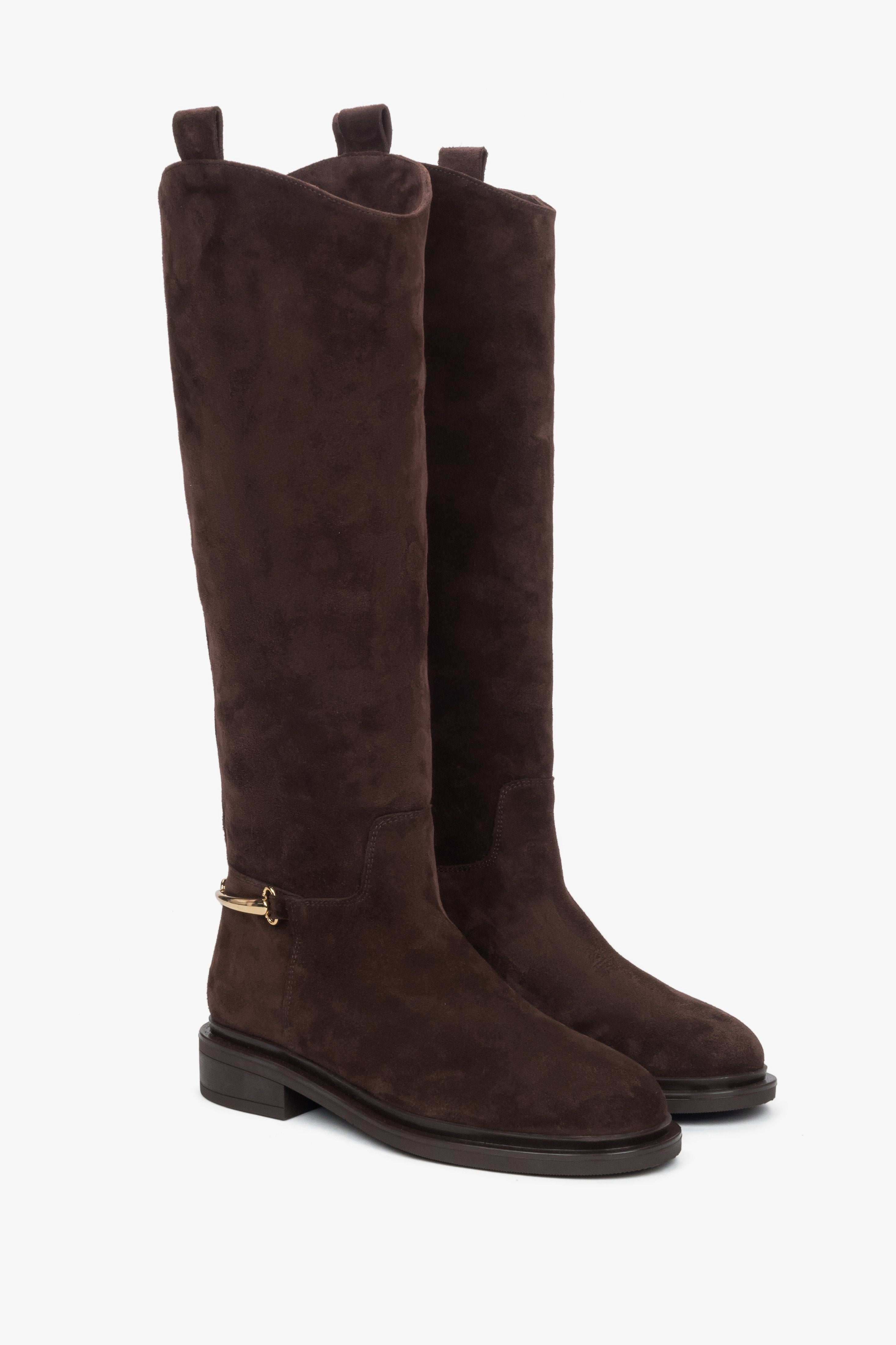 The wide and flexible shaft provides a flattering fit, beautifully shaping the leg while ensuring all-day comfort.