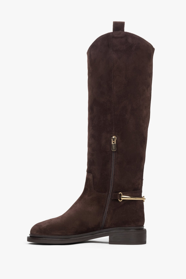 A practical side zipper makes them easy to slip on and off while maintaining a sleek silhouette.