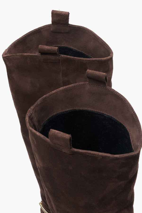 Soft flannel lining ensures warmth and comfort, keeping your feet cozy even on the coldest days.