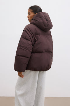 Estro – Dark Brown Women's Oversized Jacket with Detachable Sleeve Feature.