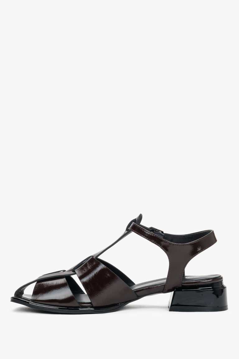 Women's dark brown low block heel sandals made of genuine patent leather Estro.