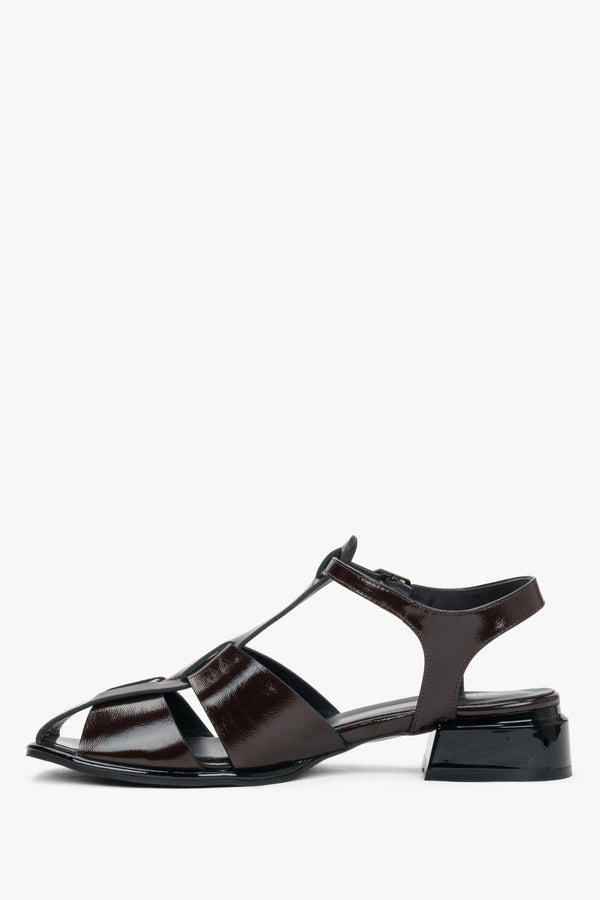 Women's dark brown low block heel sandals made of genuine patent leather Estro.