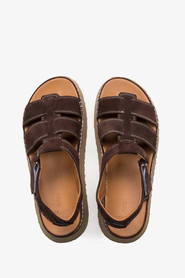 Dark brown women’s platform sandals in natural velour by Estro.