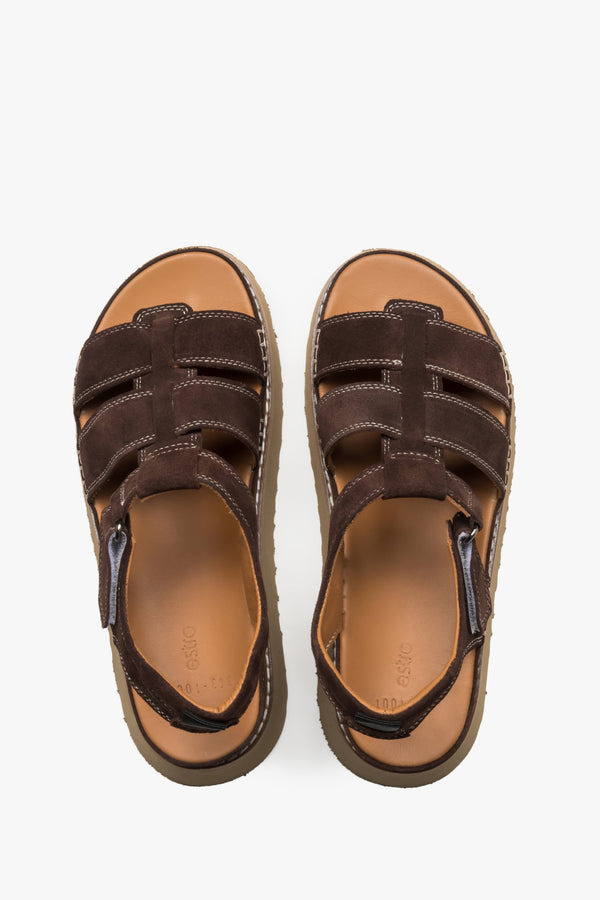 Dark brown women’s platform sandals in natural velour by Estro.