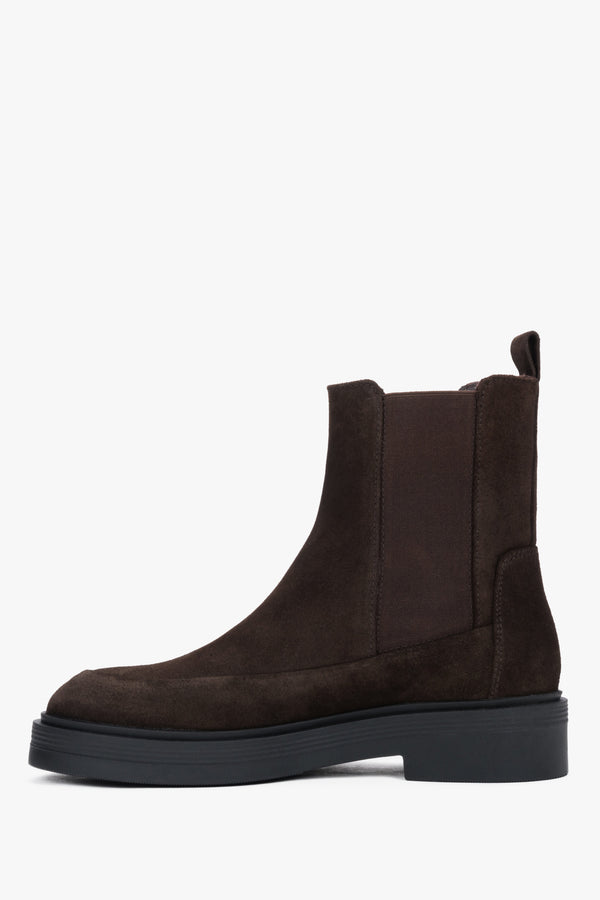 A pair of women's high-ankle Chelsea boots in dark brown, crafted from premium Italian velour.