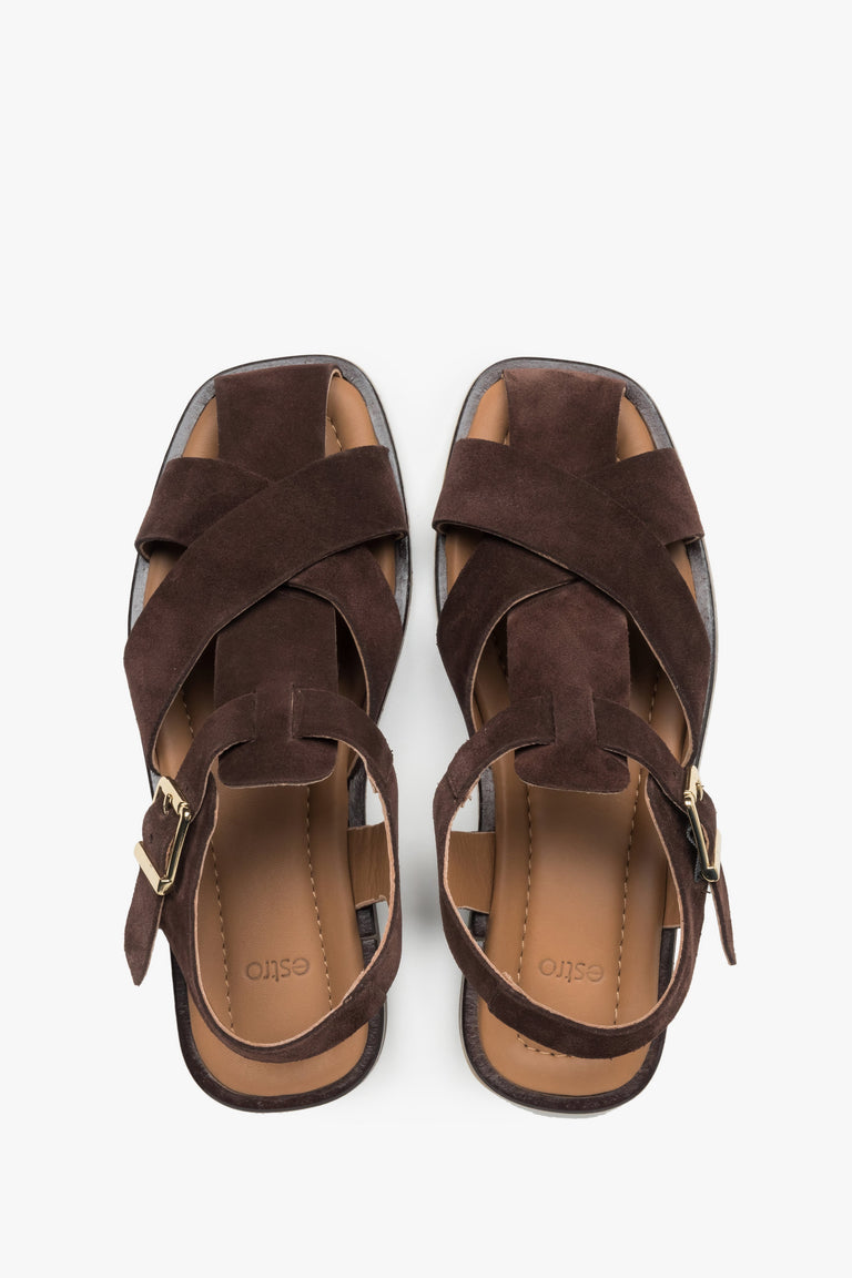 Dark brown Estro women’s sandals made of natural suede with crisscross straps and a buckle.