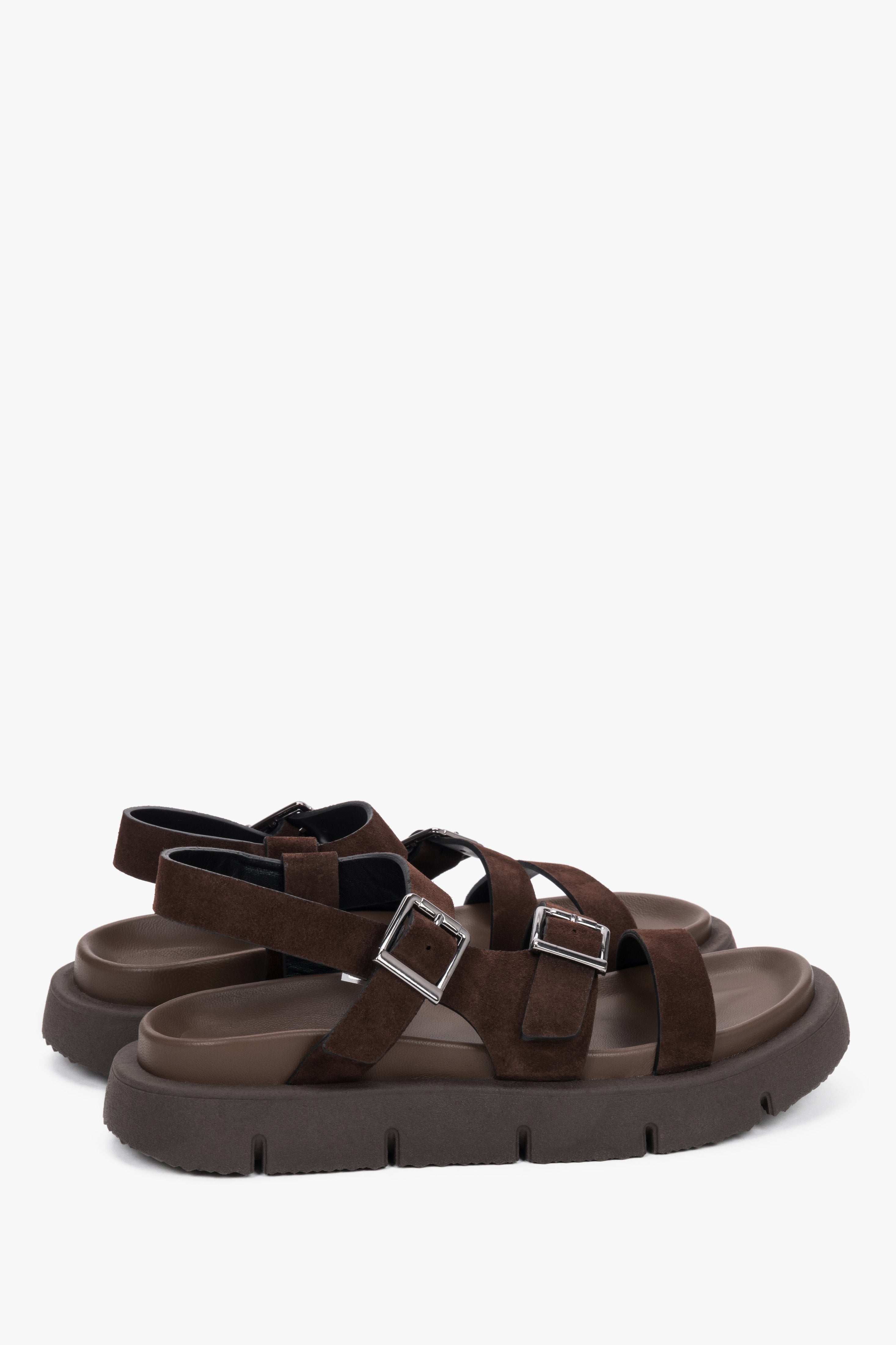 Women’s dark brown sandals made of natural suede on a flexible sole by Estro – heel view.