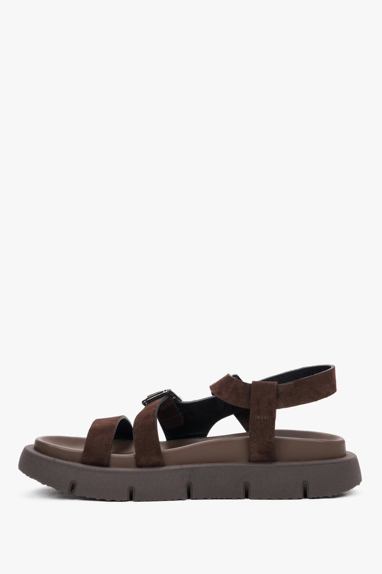Women’s dark brown sandals made of natural suede on a flexible sole by Estro.