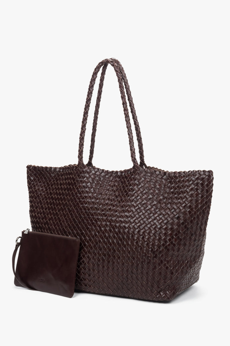 Genuine leather dark brown women’s shopper bag with matching cosmetic pouch, Estro.