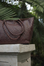 Women’s Dark Brown Shopper Bag in Woven Genuine Leather Estro ER00118928.