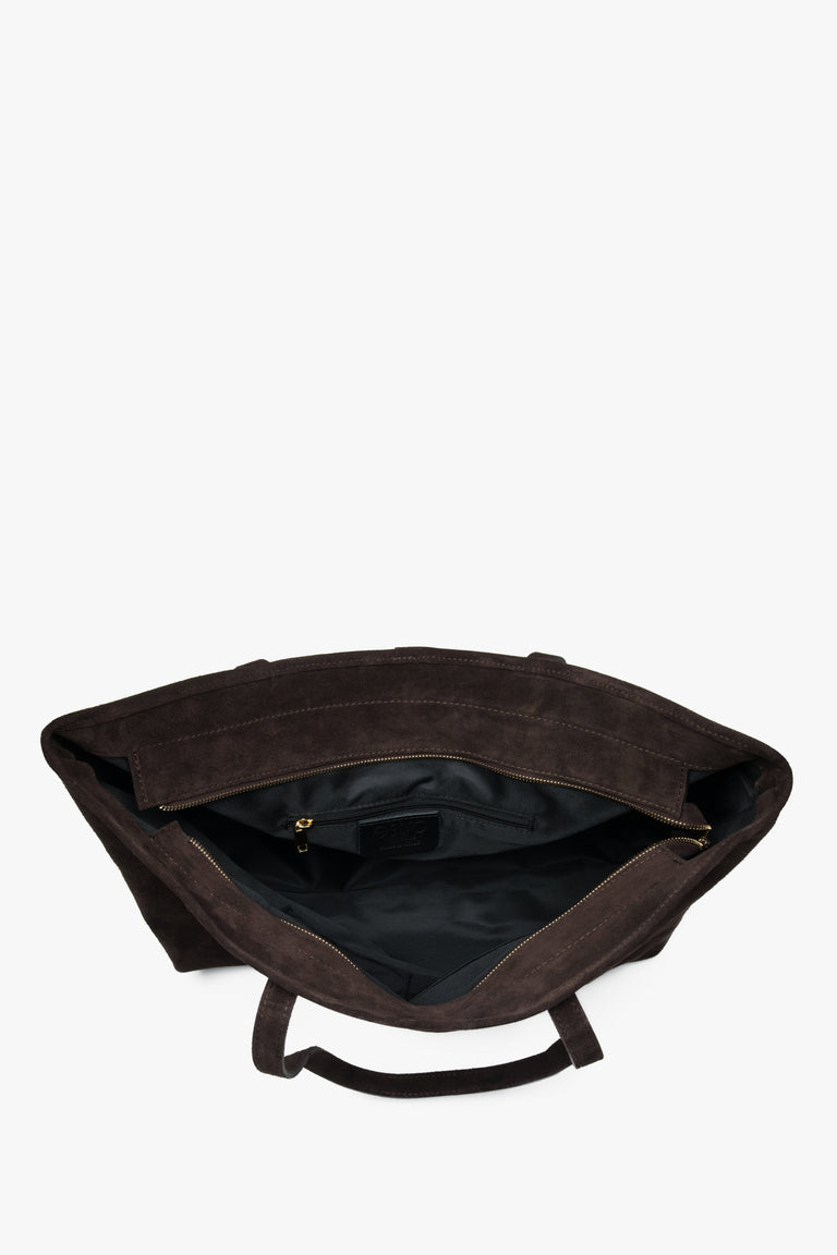 A women’s dark brown shopper bag in Premium Italian genuine velour from Estro.