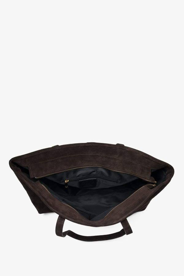 A women’s dark brown shopper bag in Premium Italian genuine velour from Estro.
