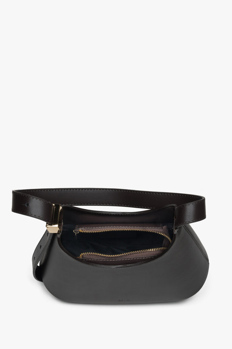 Dark brown women's shoulder bag by Estro, made of Premium Italian genuine leather.