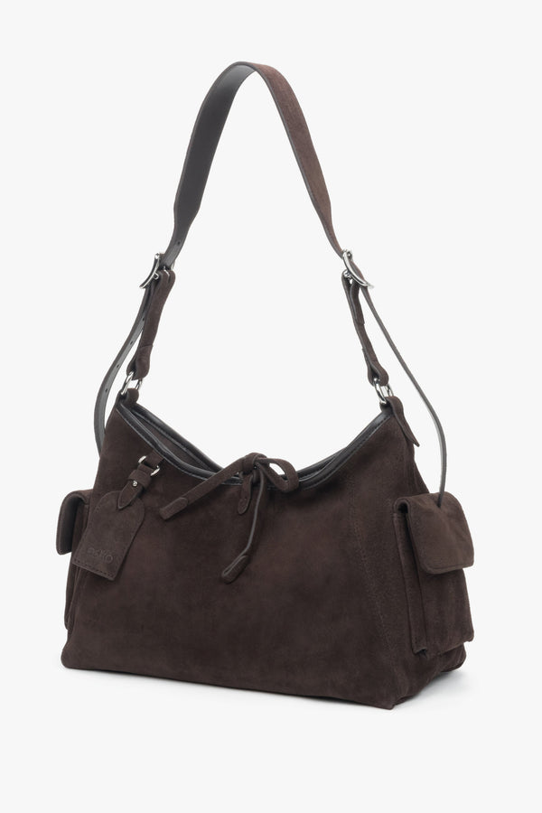 Women’s compact dark brown shoulder bag in soft genuine Velour Estro.