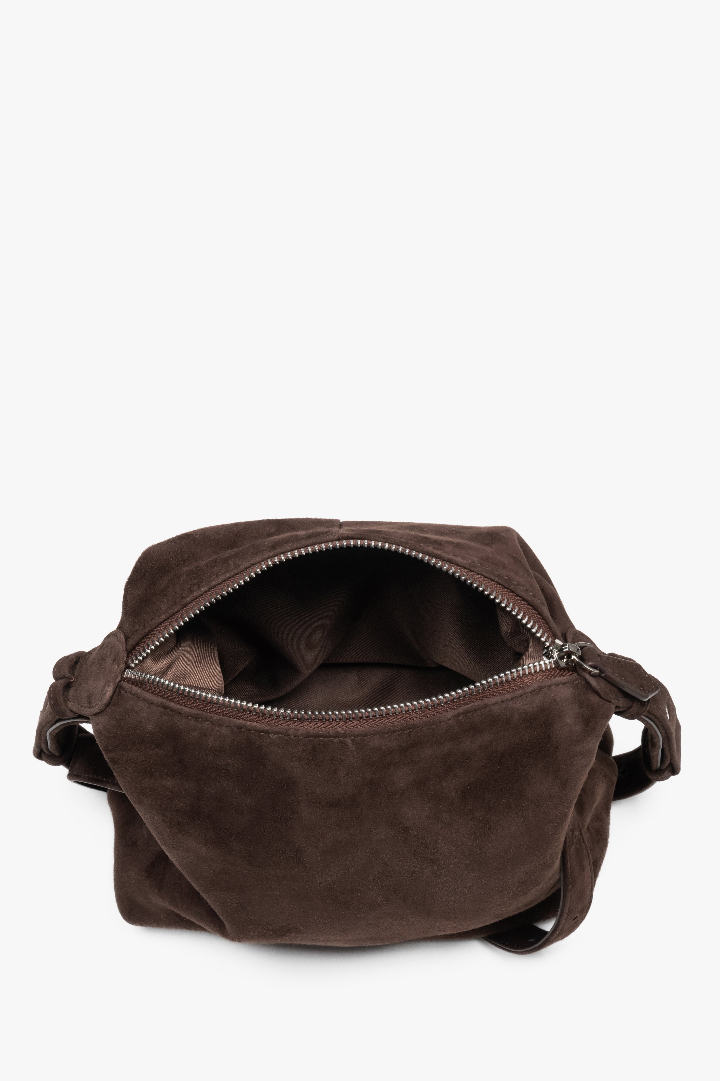 Wide-open zipper closure showcasing a spacious main compartment with a color-matched lining and functional internal pockets - dark brown colour.