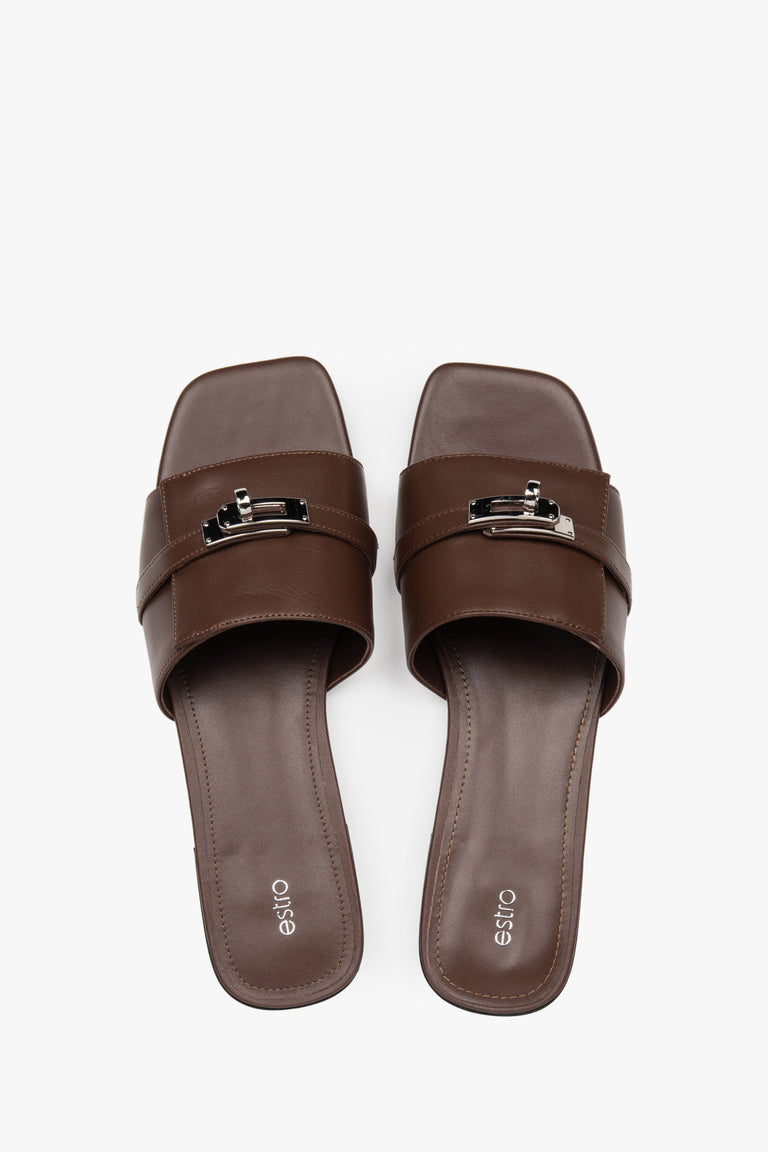 Classic dark brown Estro women's slide sandals, refreshingly accented with a silver embellishment — perfect for summer and comfortable thanks to the flat sole.