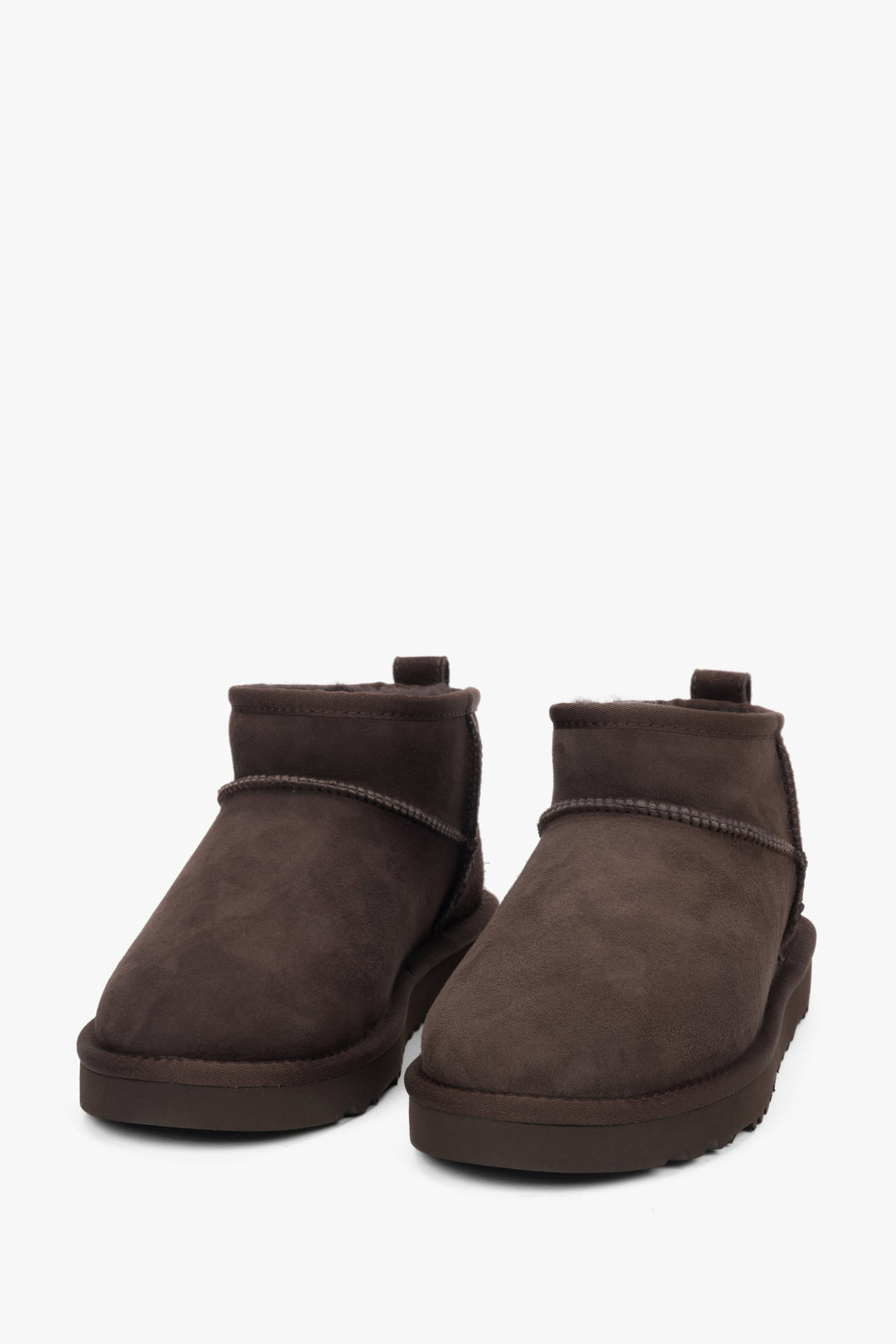 Women’s Estro snow boots in dark brown genuine velour, lined with plush fur.