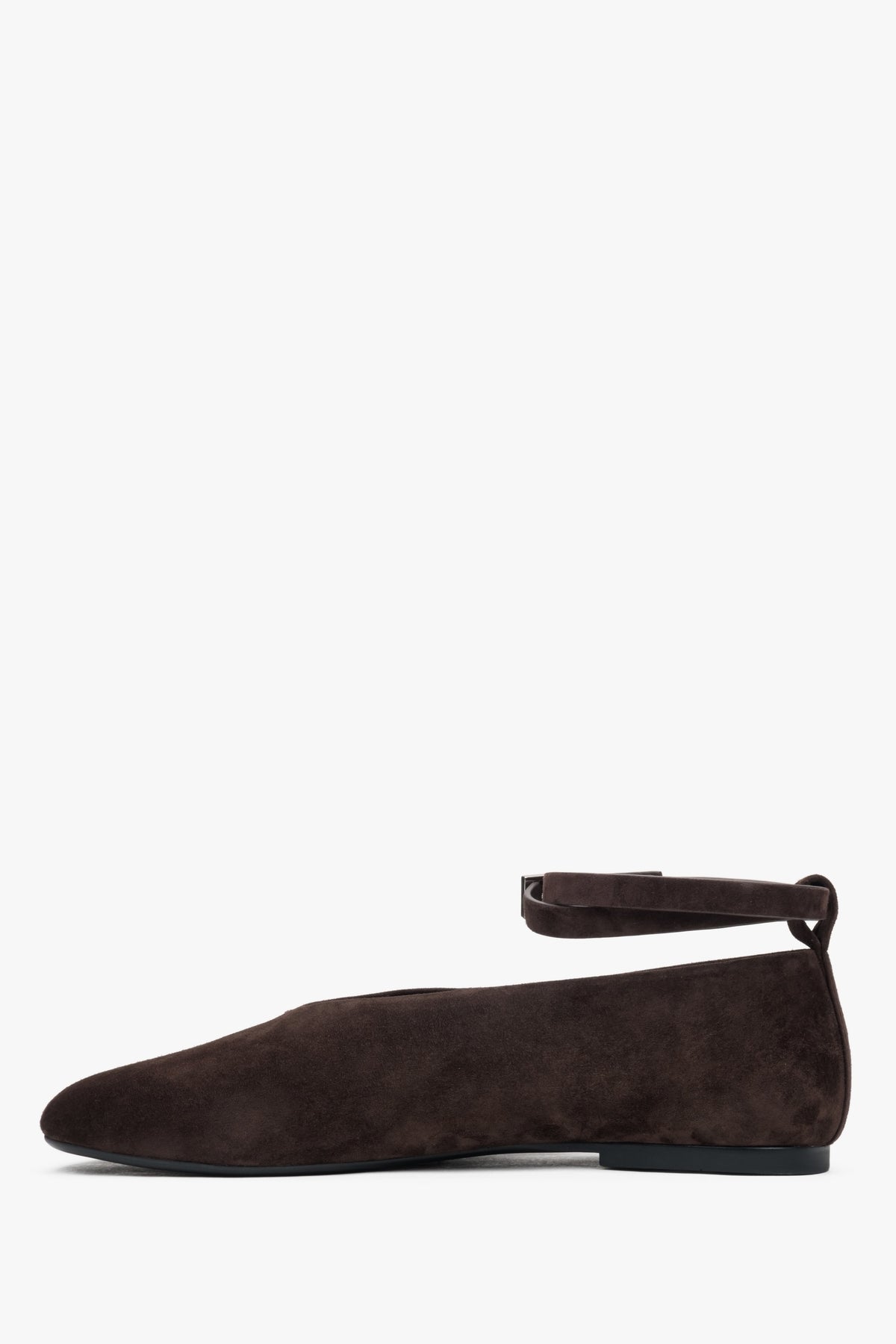 Charming brown women's ballet flats by Estro, made from soft natural velour.