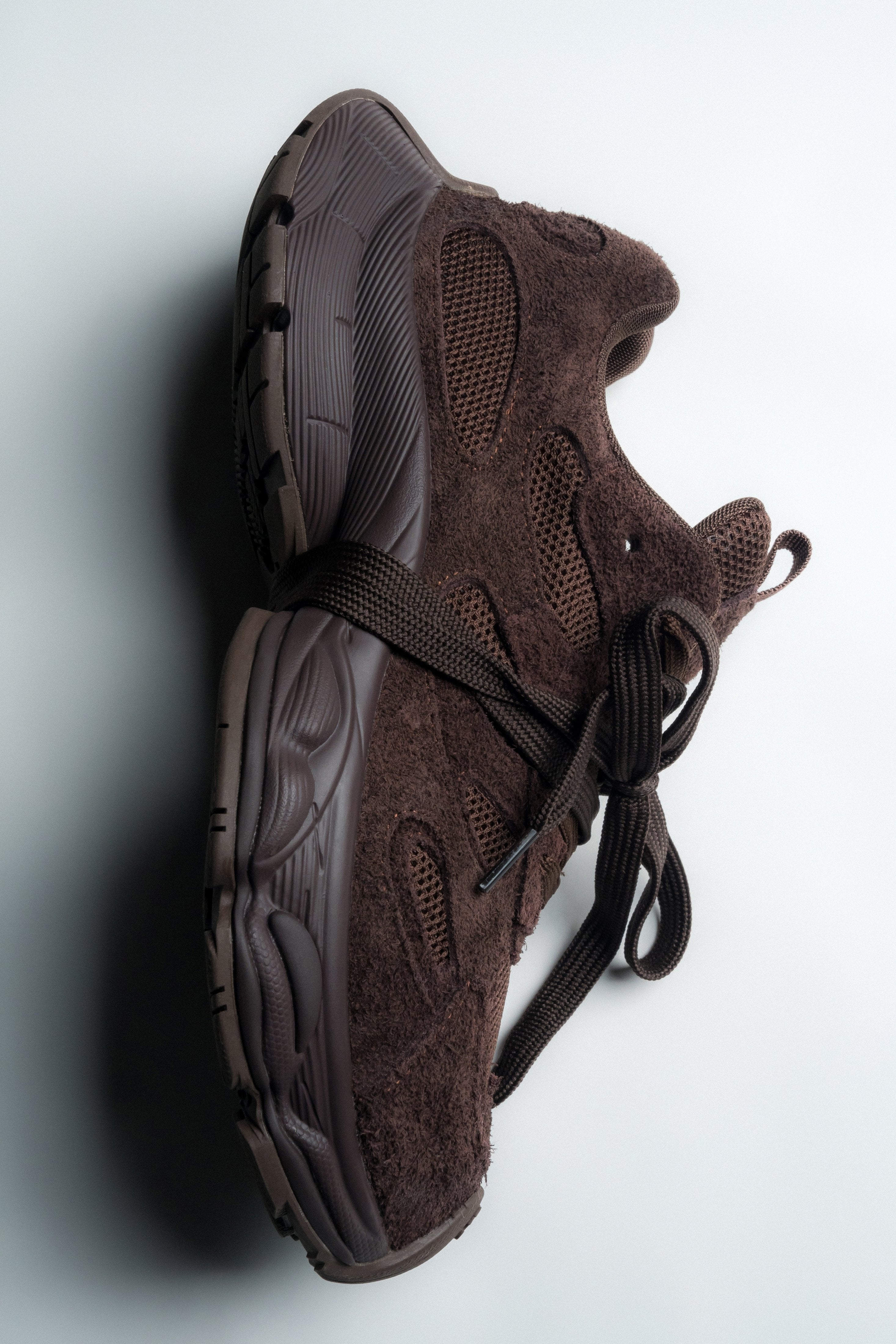 Women's dark brown sneakers ES8 – a top perspective highlighting the technical mesh lining and the soft genuine leather insole.