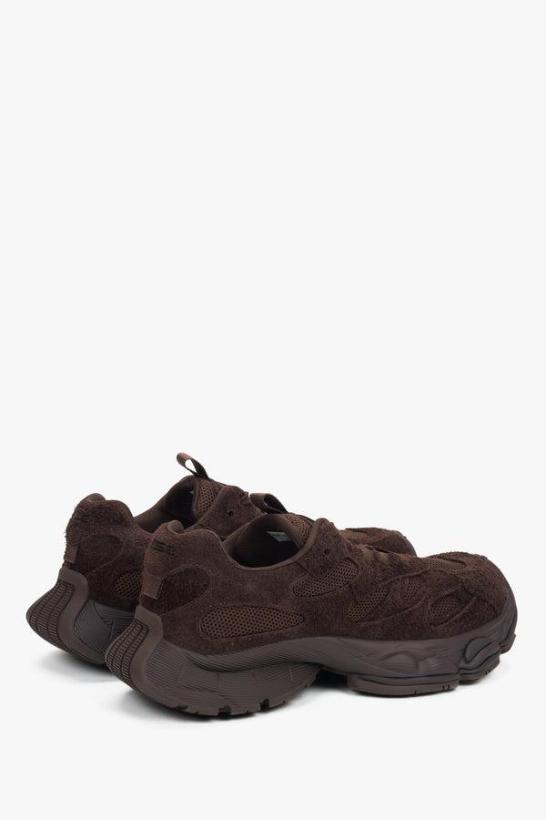 Women's dark brown velour sneakers ES8 – lifestyle shot showcasing the natural movement and flexibility of the platform.