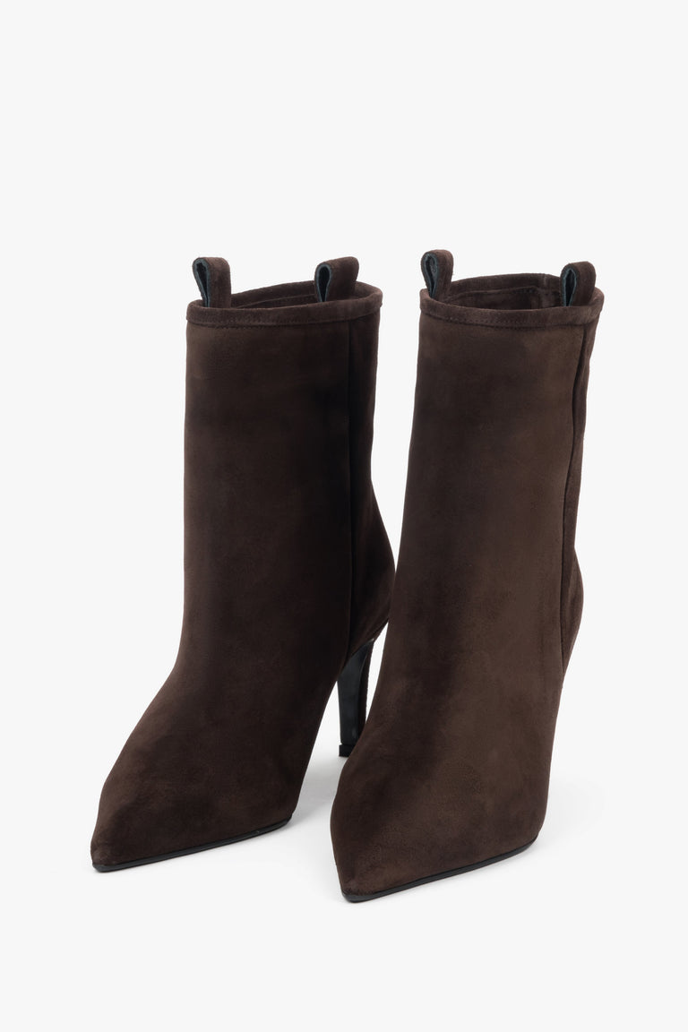 Women’s dark brown stiletto ankle boots made of genuine velour Estro ER00118242.