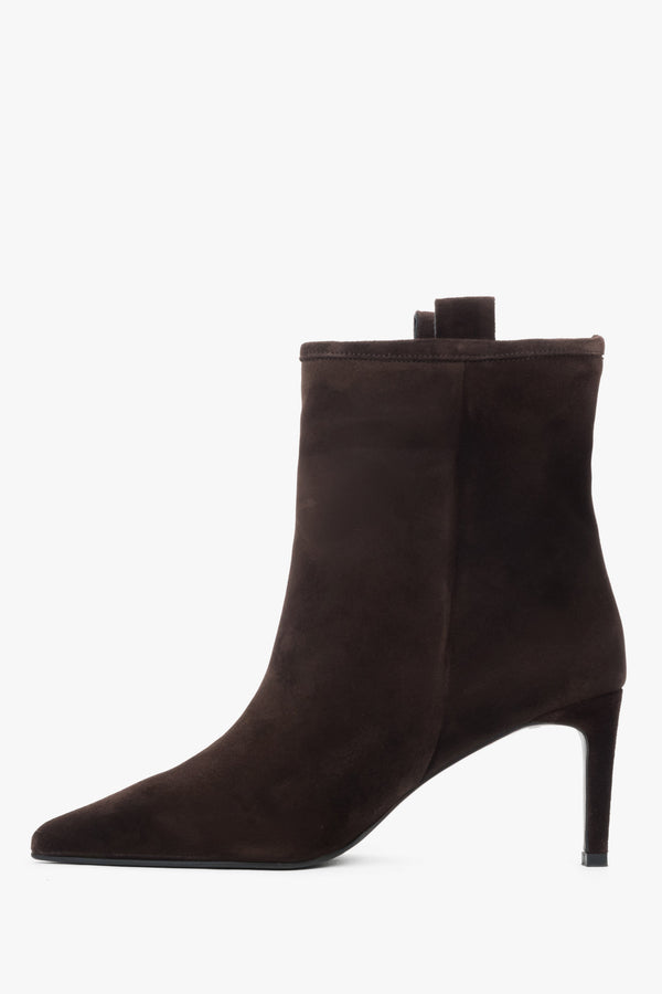 Estro ER00118242 women’s stiletto ankle boots, dark brown, made of genuine velour.