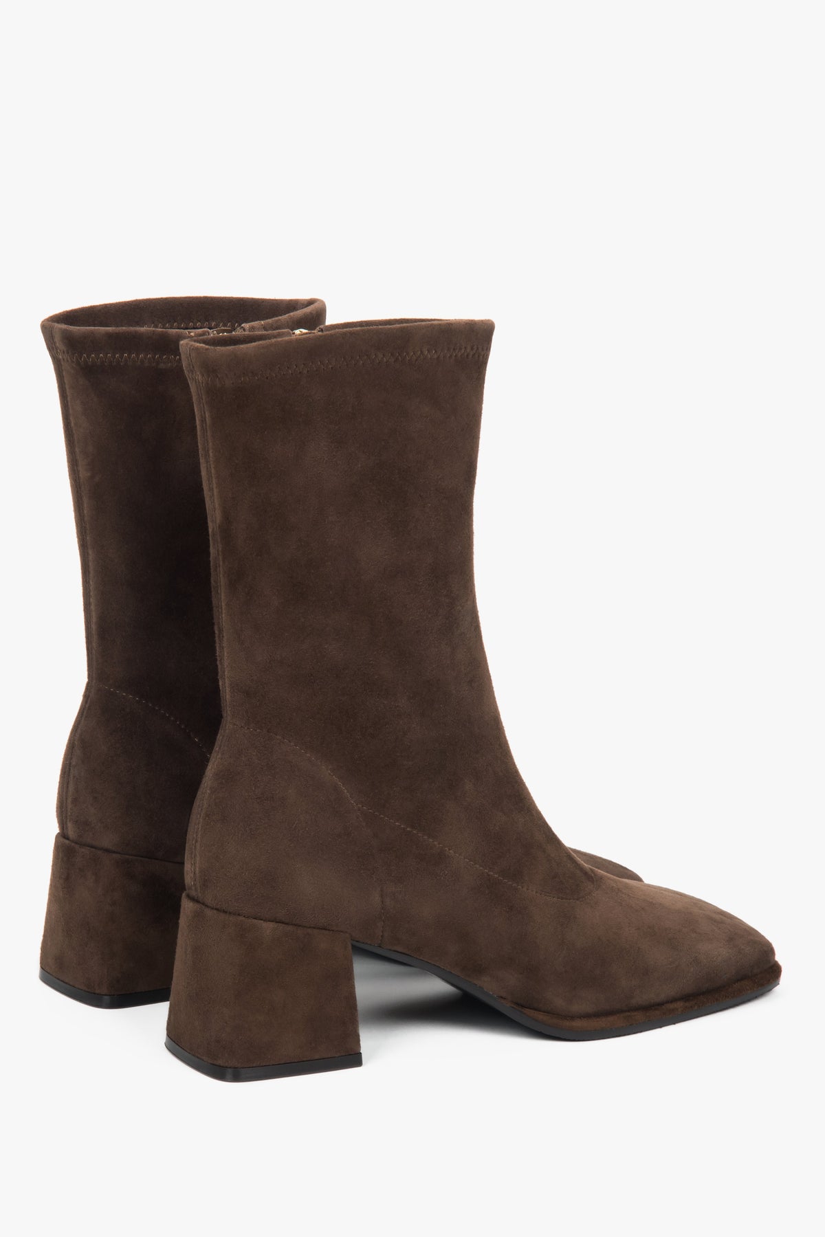 On a stable square heel, dark brown women’s ankle boots in natural velour Estro.