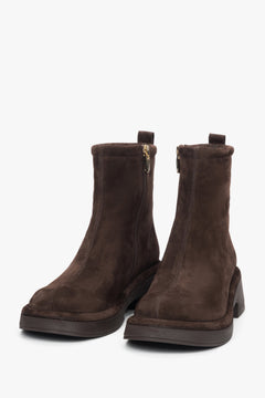 Women's dark brown ankle boots made of genuine velour with a functional heel, Estro ER00118228.