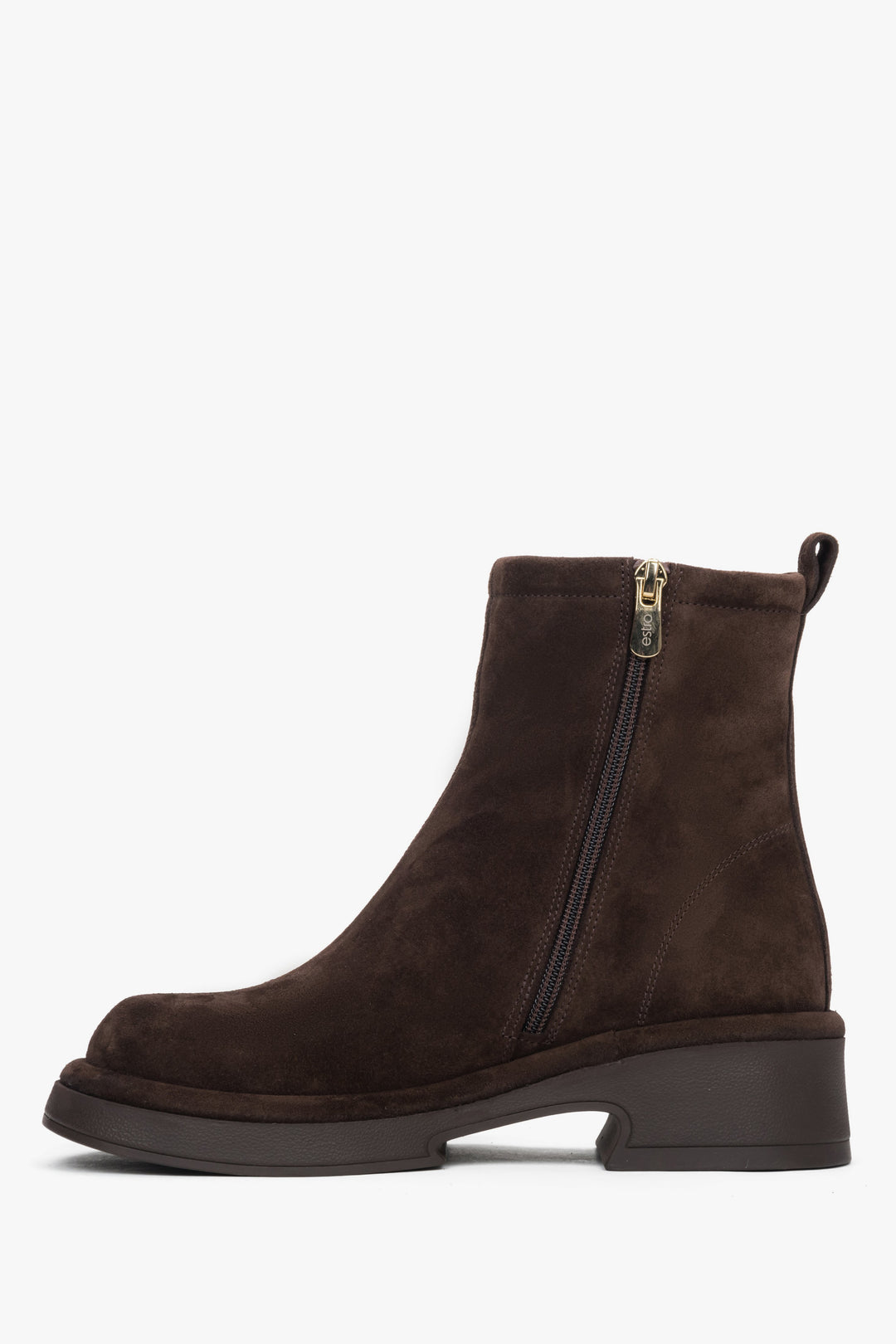 With a functional heel, women's dark brown ankle boots made of genuine velour, Estro ER00118228.