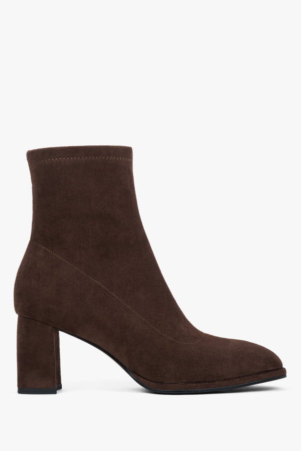Dark brown women’s ankle boots with a stable block heel made of genuine velour.