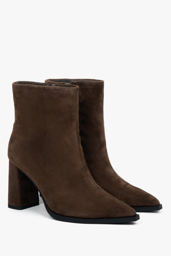 Dark brown women’s ankle boots with block heel made of genuine velour.