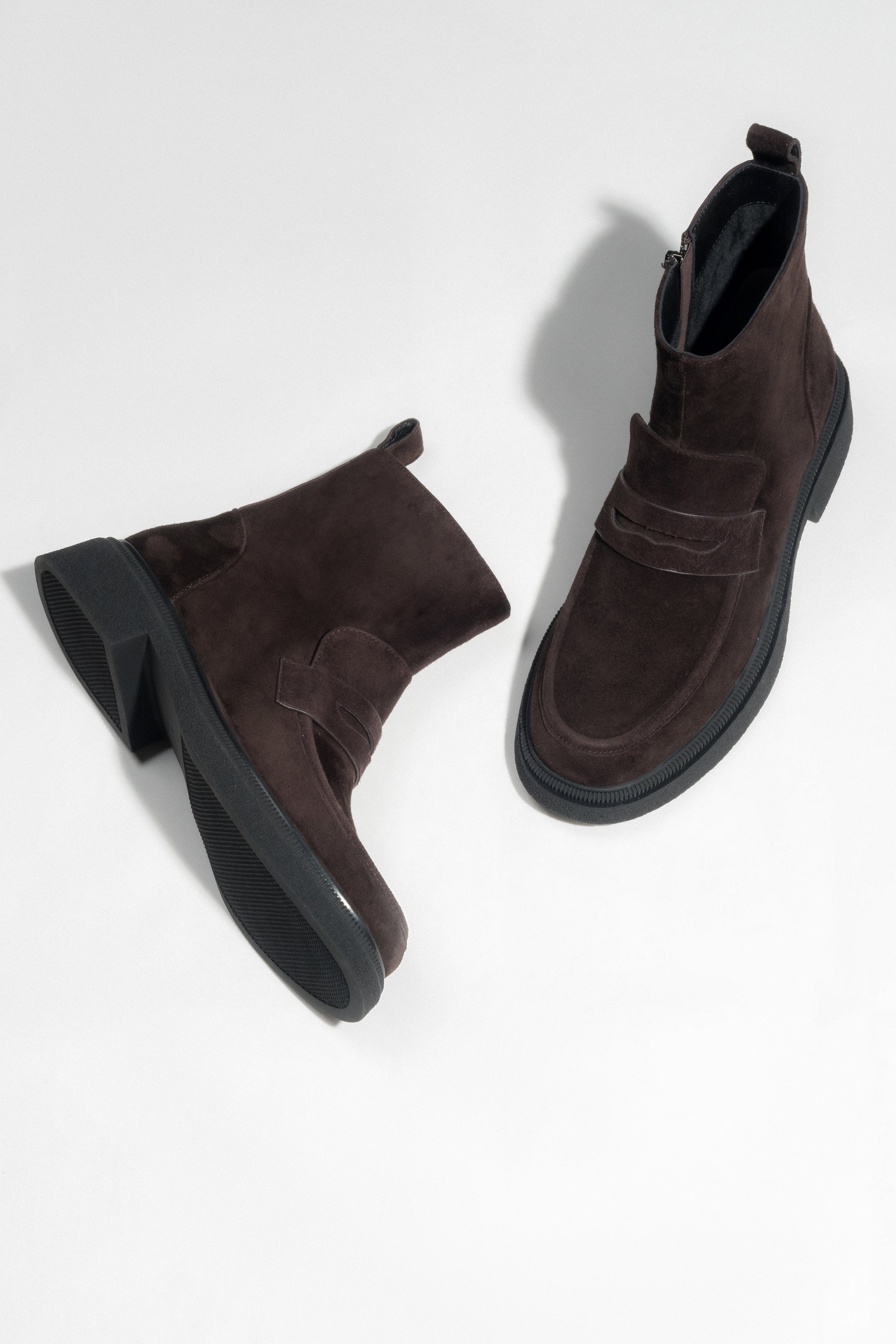 Women's Dark Brown Genuine Velour Ankle Boots with Light Insulation Estro ER00118185.
