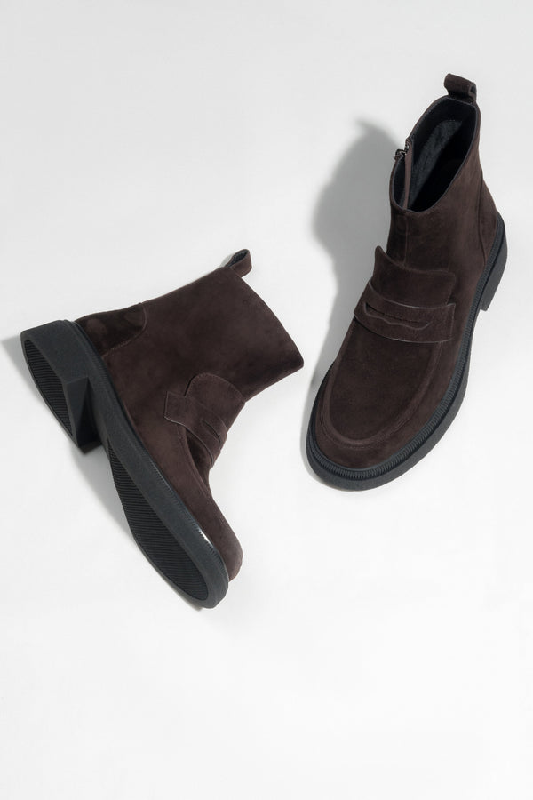 Women's Dark Brown Genuine Velour Ankle Boots with Light Insulation Estro ER00118185.