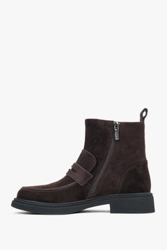 Women's ankle boots Estro ER00118185, dark brown, made of genuine velour, with light insulation.