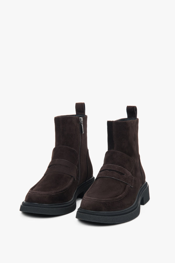 Made of genuine velour, women's dark brown ankle boots with light insulation Estro ER00118185.