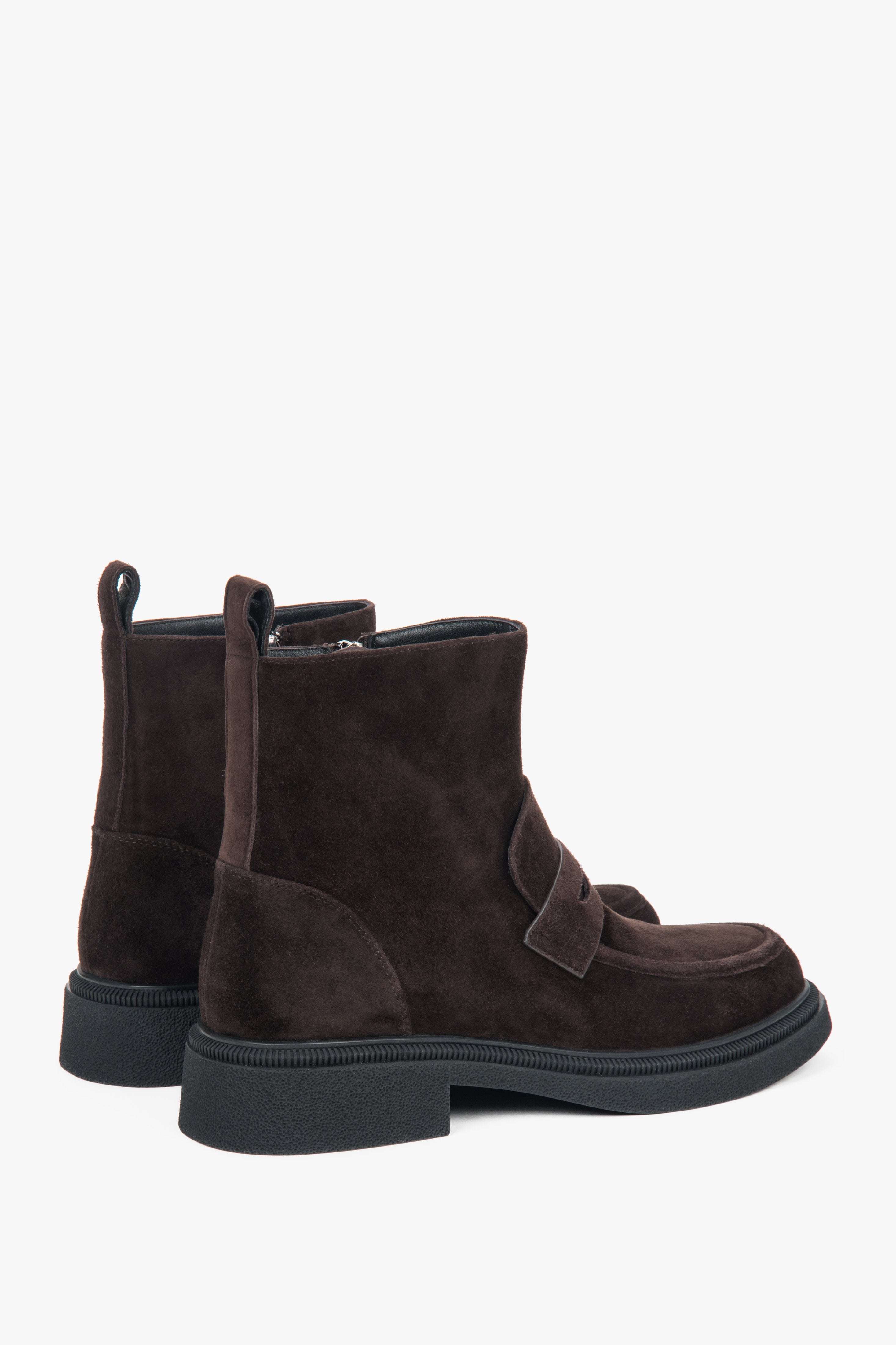 Women's dark brown ankle boots with light insulation, made of genuine velour, Estro ER00118185.