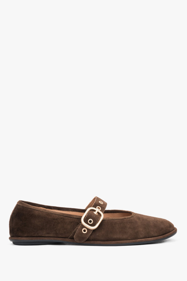 Women's dark brown velour ballerinas with a gold buckle Estro.