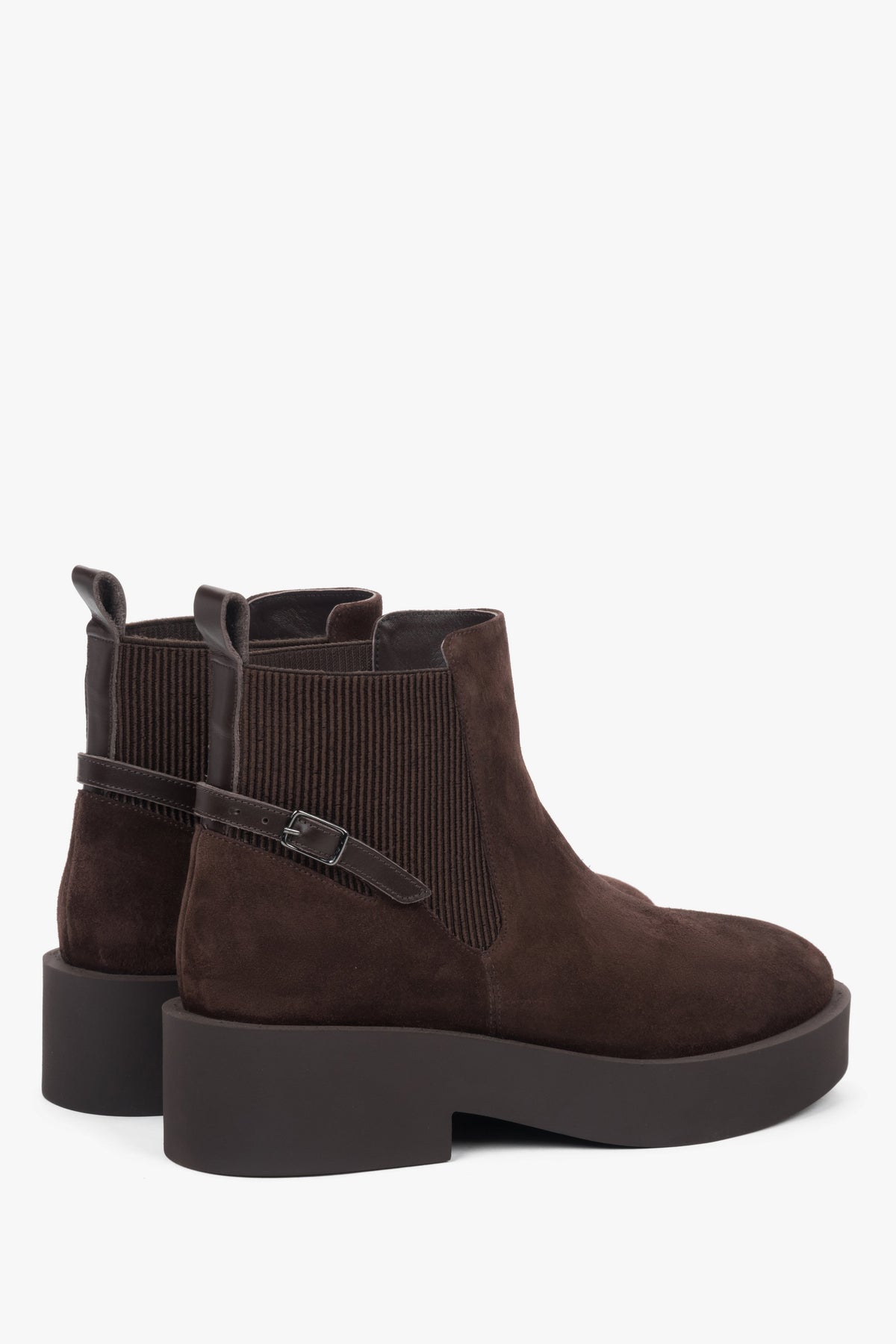 Made of genuine velour, women's dark brown Chelsea boots on a chunky sole, Estro ER00118241.